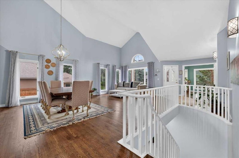 876 Shawnee Drive SW, Shawnee Slopes — interior photo 7