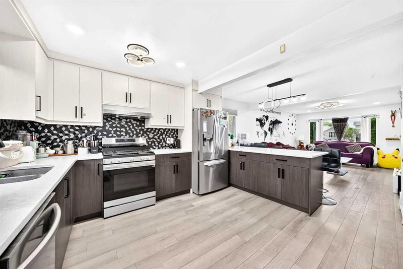 60 Falmere Court NE, Falconridge — interior photo 7