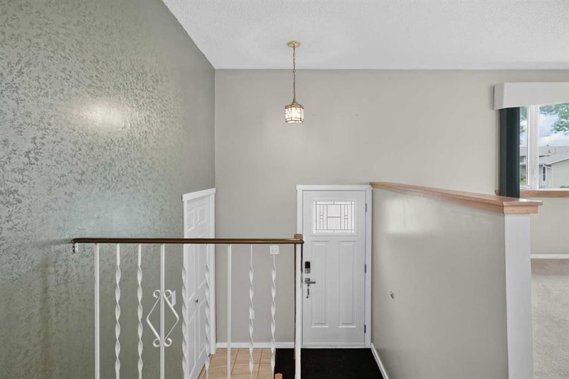 152 Maddock Way NE, Marlborough Park — interior photo