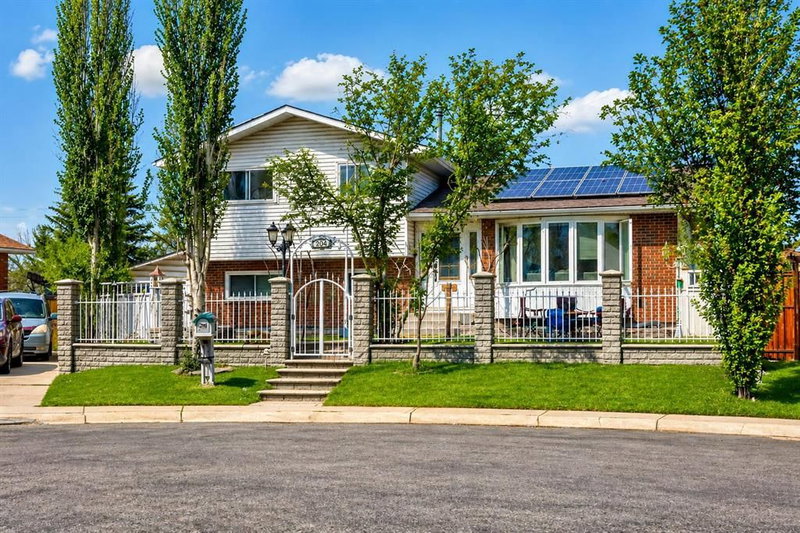 Detached at 204 Whiteview Close NE, Whitehorn — listing photo
