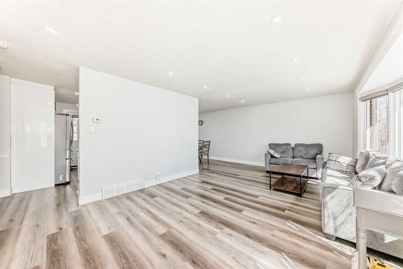 204 Whiteview Close NE, Whitehorn — interior photo