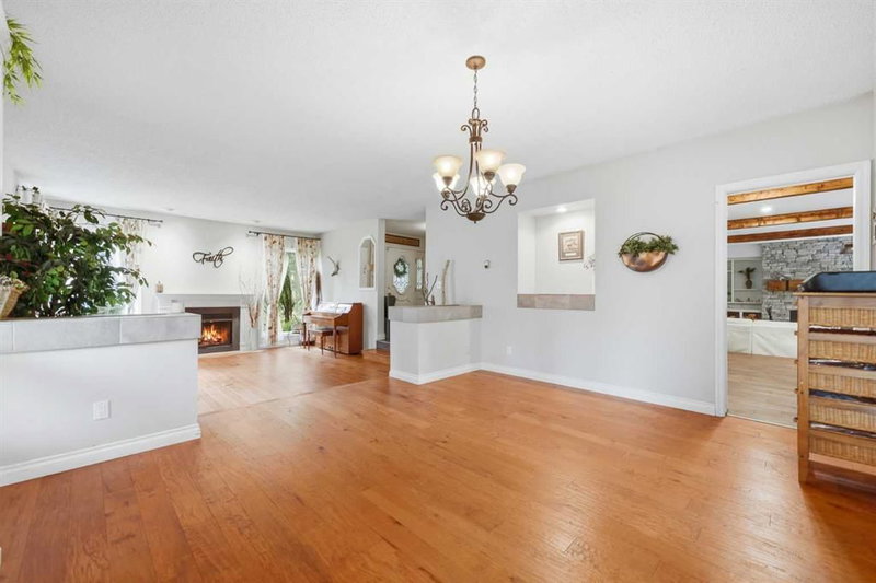 31 Manyhorses Drive, Redwood Meadows — interior photo 6