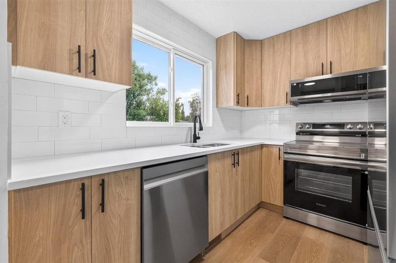 905, 5340 17 Avenue SW, Westgate — interior photo