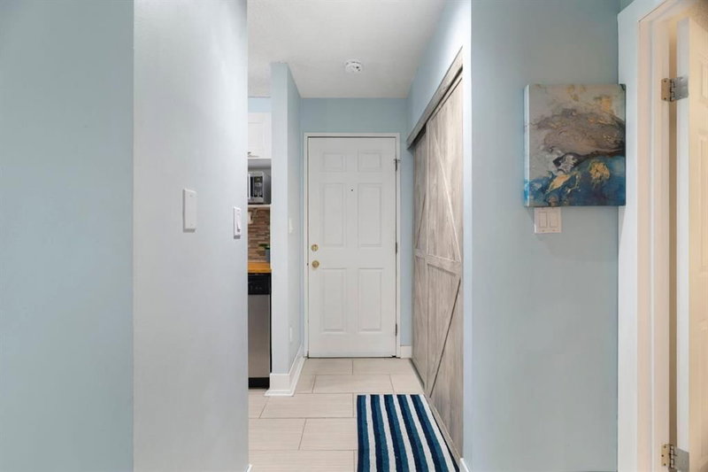 4 - 930 Royal Avenue SW