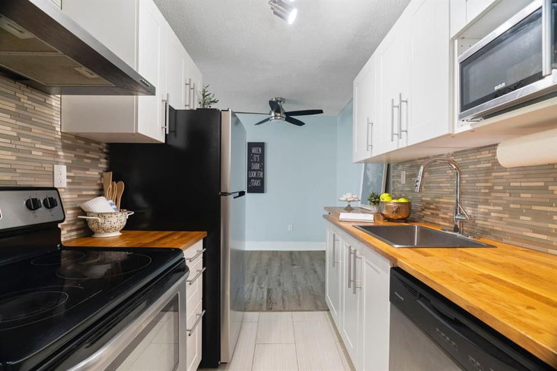 4, 930 Royal Avenue SW, Lower Mount Royal — interior photo