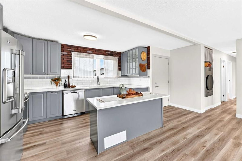 42 Rundlelawn Close NE, Rundle — interior photo