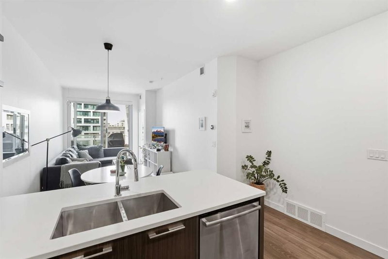 628, 88 9 Street NE, Bridgeland/Riverside — interior photo
