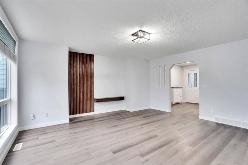 41 Millview Park SW, Millrise — interior photo