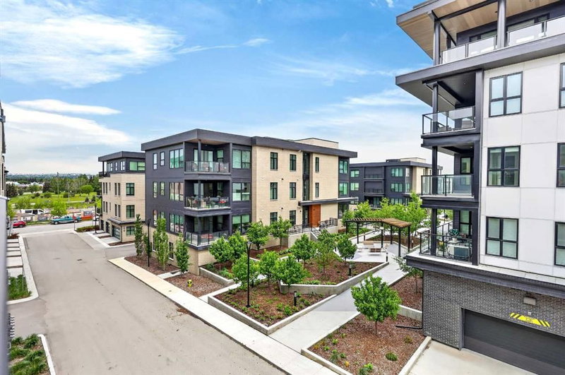 302, 275 Lebel Crescent NW, University District — interior photo