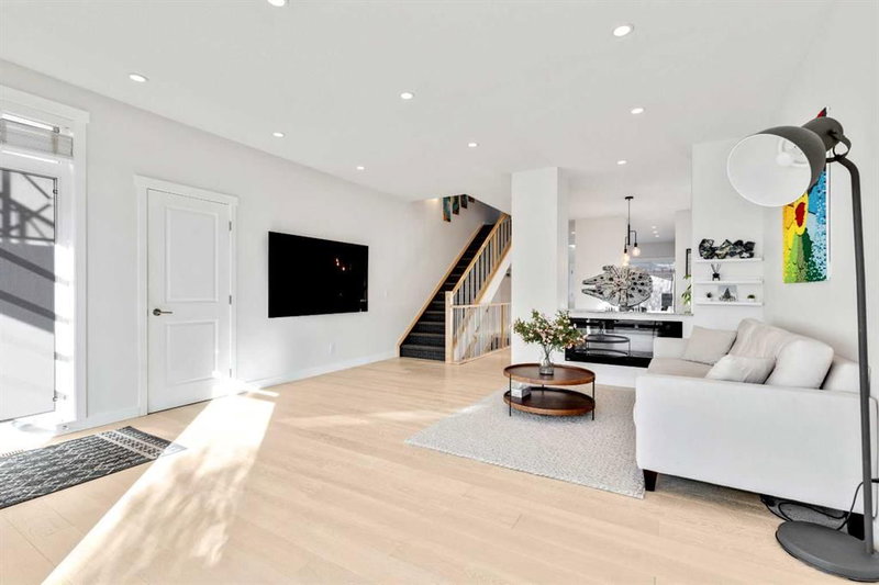 2728 Cochrane Road NW, Banff Trail — interior photo