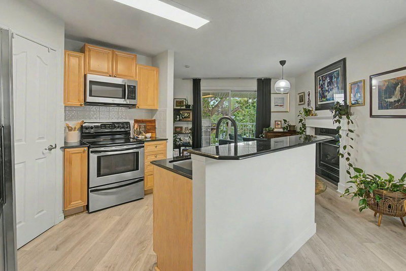16, 2318 17 Street SE, Inglewood — interior photo 6