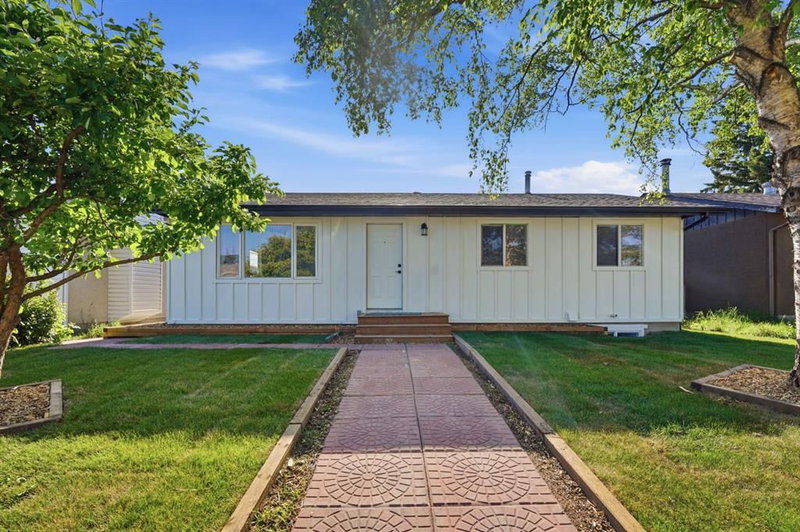 Detached at 19 Mardale Crescent NE, Marlborough — listing photo