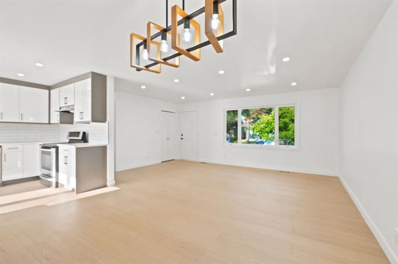 19 Mardale Crescent NE, Marlborough — interior photo 5