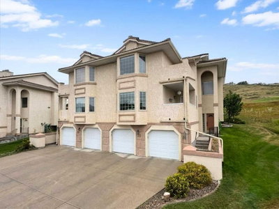 33 Canyon Court W