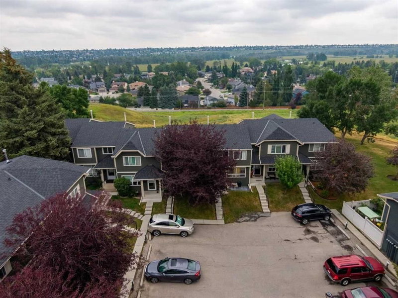 316 Queenston Heights SE, Queensland — interior photo 5