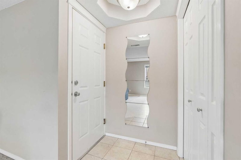 202, 1921 25 Street SW, Richmond — interior photo