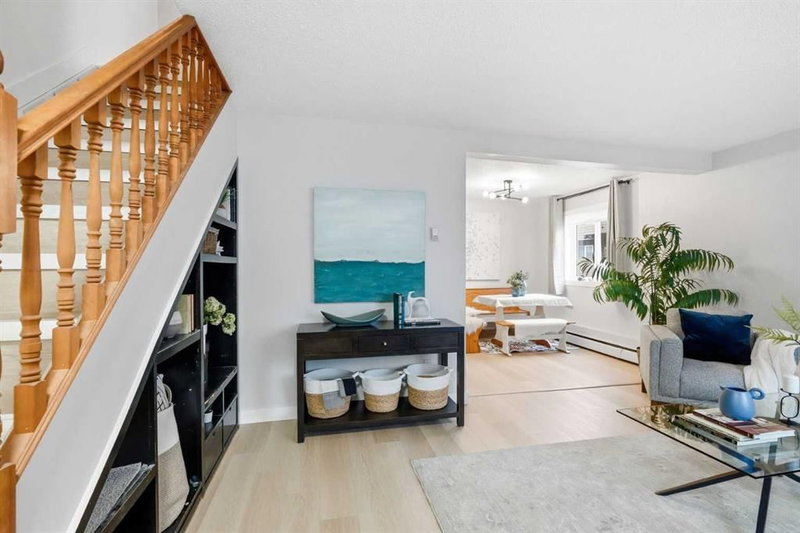 99, 3809 45 Street SW, Glenbrook — interior photo