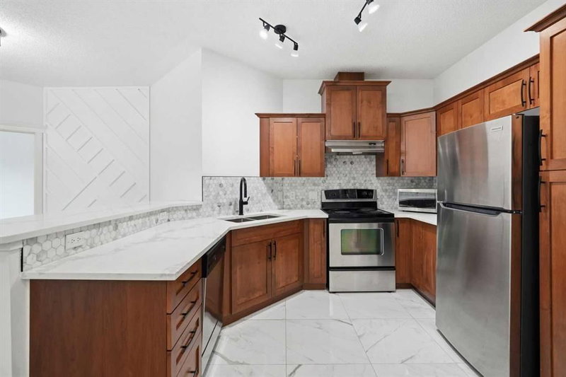 531, 30 Discovery Ridge Close SW, Discovery Ridge — interior photo