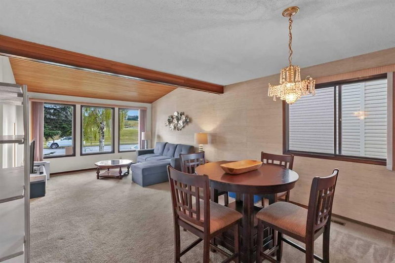 60 Beddington Drive NE, Beddington Heights — interior photo