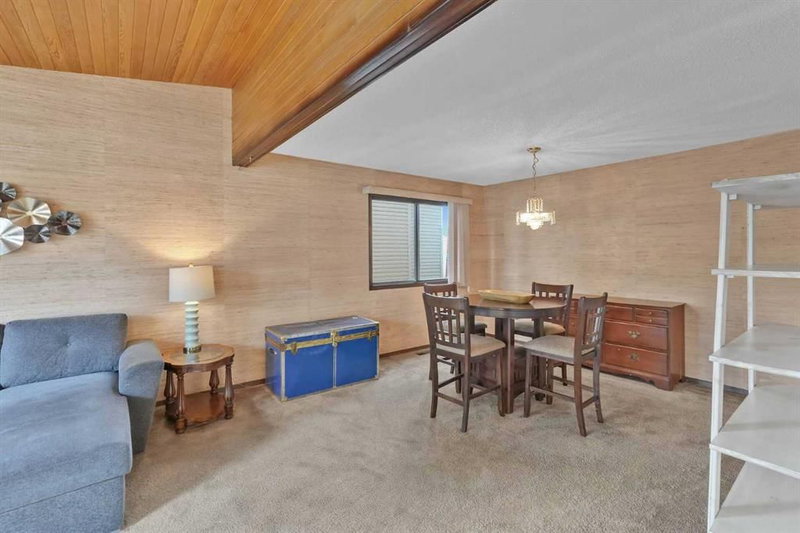 60 Beddington Drive NE, Beddington Heights — interior photo 5