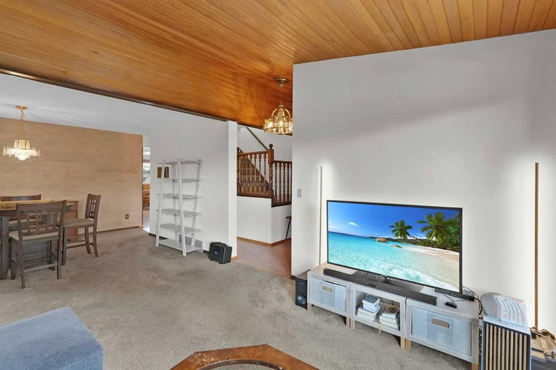 60 Beddington Drive NE, Beddington Heights — interior photo 6