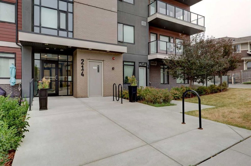 110, 214 Sherwood Square NW, Sherwood — interior photo