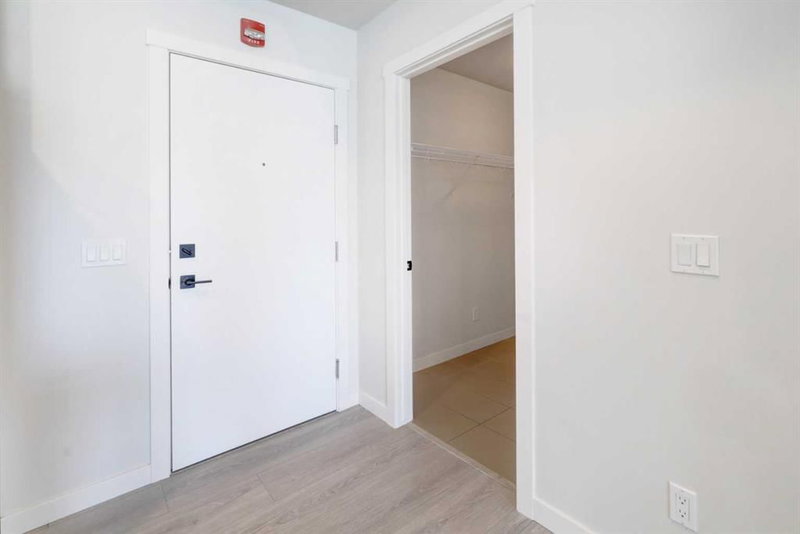 110, 214 Sherwood Square NW, Sherwood — interior photo 5