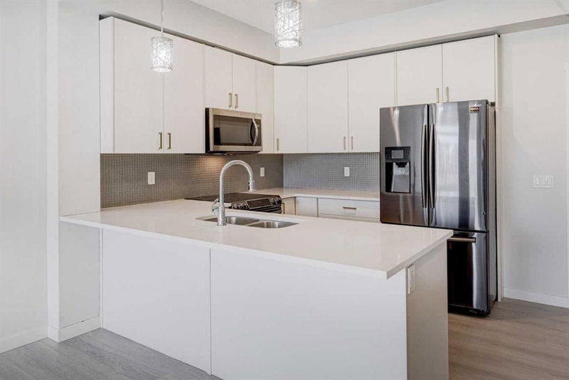 110, 214 Sherwood Square NW, Sherwood — interior photo 7
