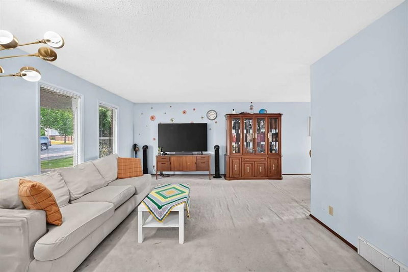 11 rundlemere Place NE, Rundle — interior photo