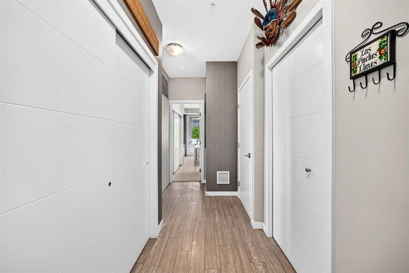 201 - 122 Mahogany Centre SE