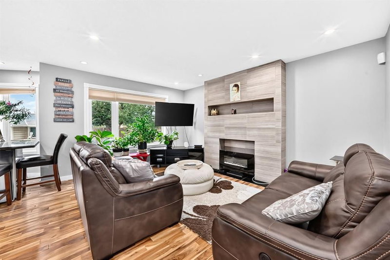 139 Hawkville Close NW, Hawkwood — interior photo