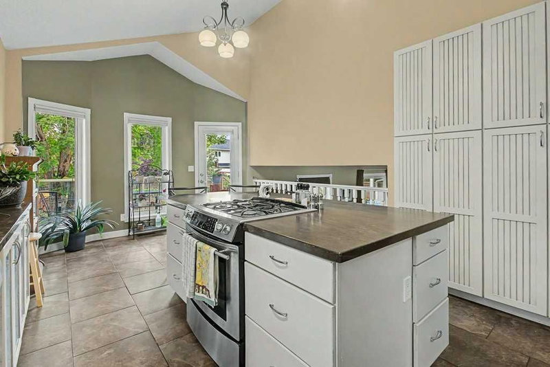 43 Riverside Road SE, Riverbend — interior photo 5