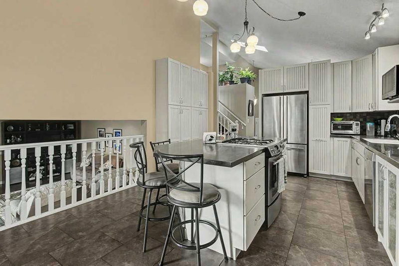 43 Riverside Road SE, Riverbend — interior photo 6