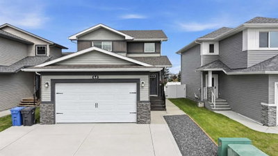 64 Henderson Crescent