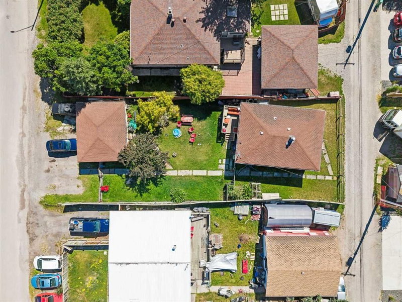 1221 1 Avenue, Canmore — listing photo 2
