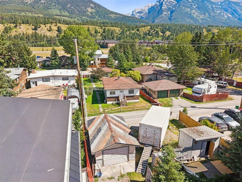 1221 1 Avenue, Canmore — listing photo 8