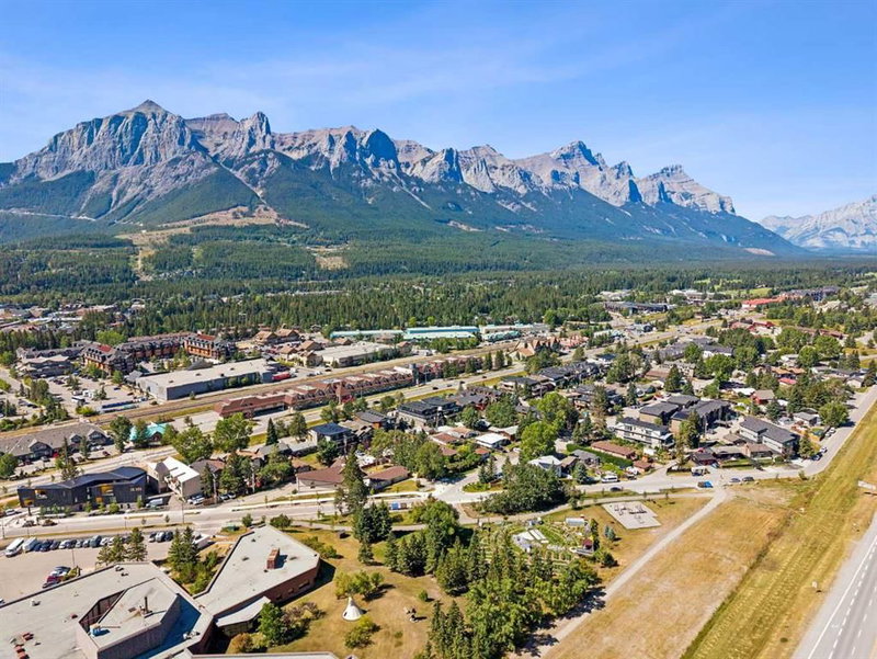 1221 1 Avenue, Canmore — listing photo 9