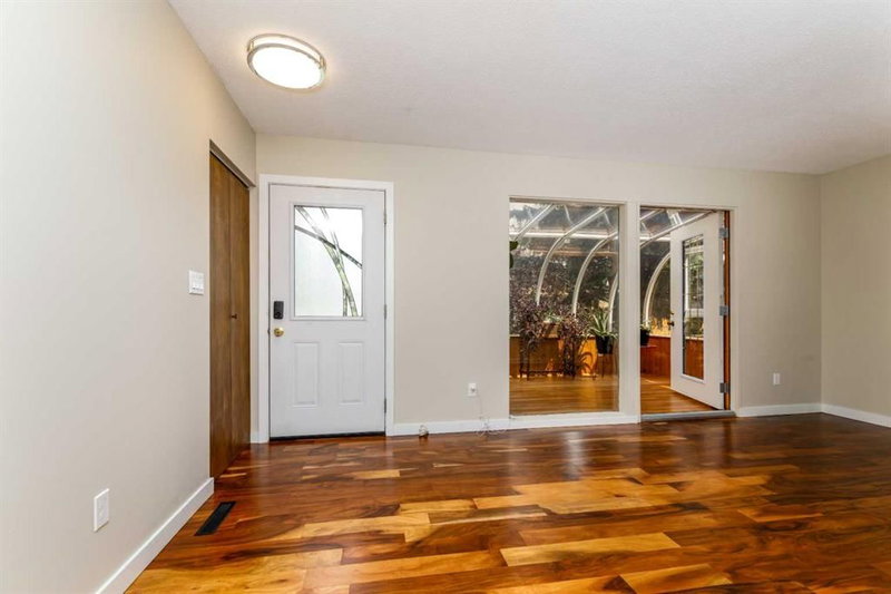 27 Martin Close