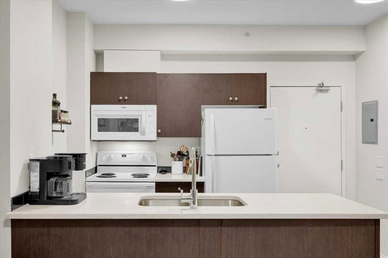 1108, 73 Erin Woods Court SE, Erin Woods — interior photo