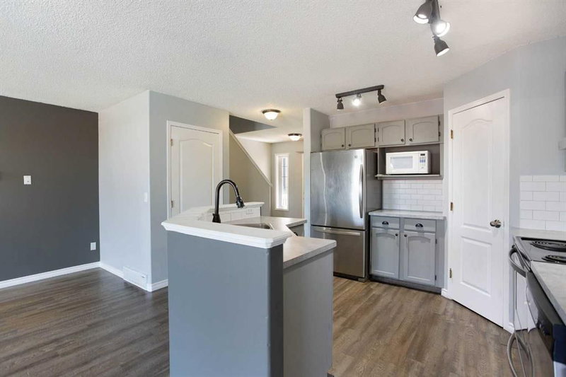 7269 Laguna Way NE, Monterey Park — interior photo 5