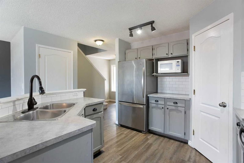 7269 Laguna Way NE, Monterey Park — interior photo 6