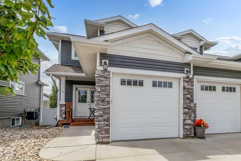 8 Sullivan Close, Red Deer — listing photo 2