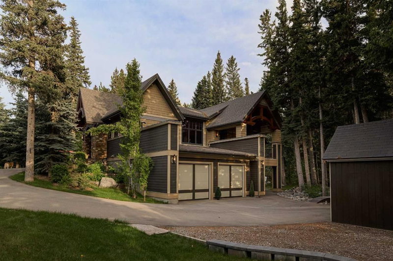 9 Mountaineer Close
