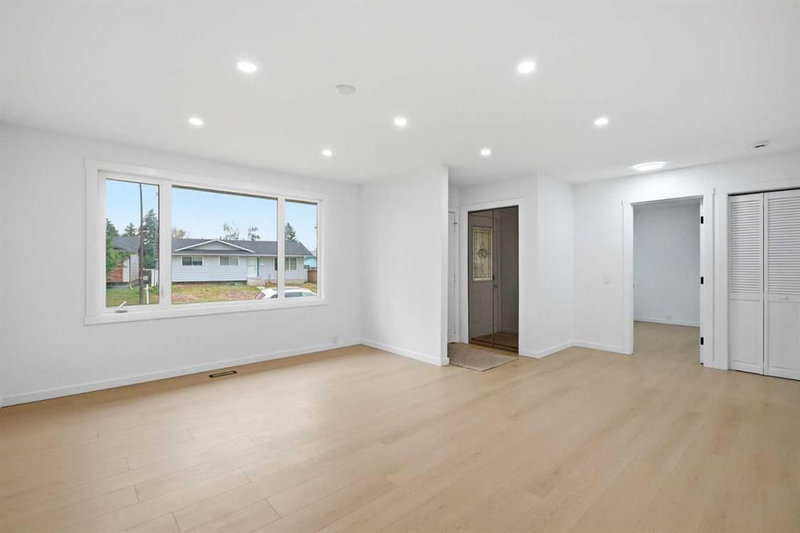 52 Penedo Place SE, Penbrooke Meadows — interior photo