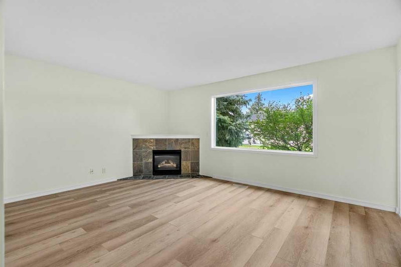639 Merrill Drive NE, Winston Heights/Mountview — interior photo
