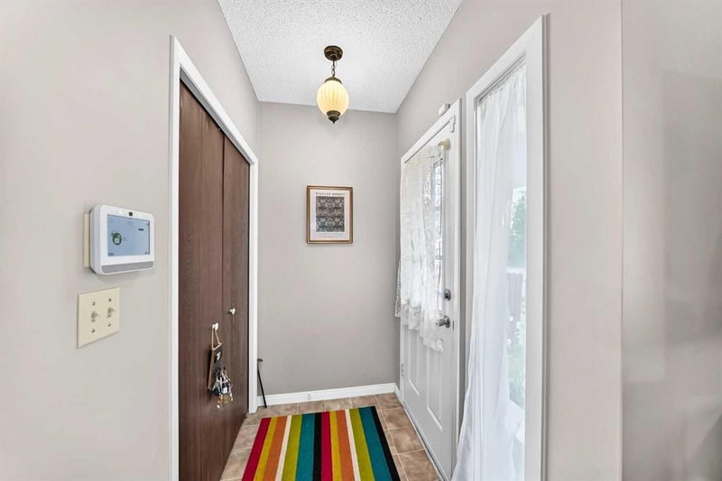 1487 Berkley Drive NW, Beddington Heights — interior photo 6