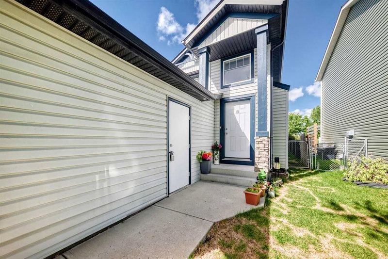 30 Covehaven View NE, Coventry Hills — photo 2