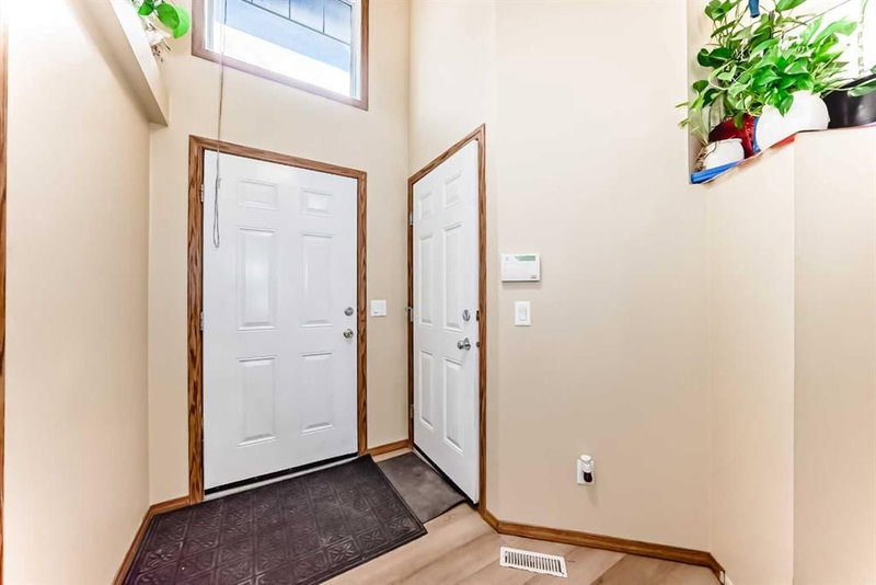 30 Covehaven View NE, Coventry Hills — photo 3