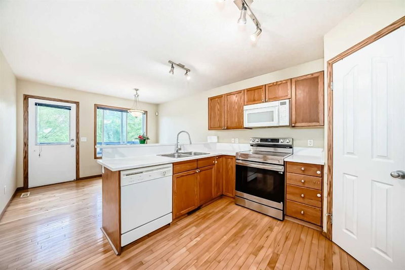 30 Covehaven View NE, Coventry Hills — interior photo 7