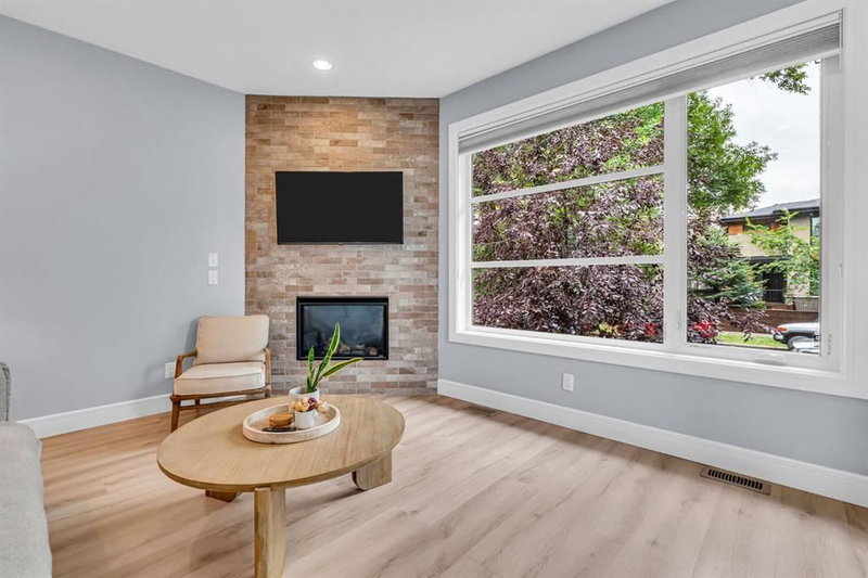 1, 309 12 Avenue NE, Crescent Heights — interior photo